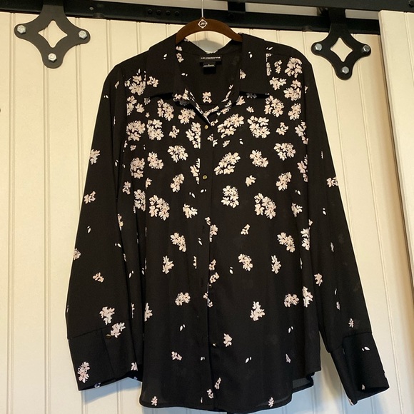 Liz Claiborne Tops - Stunning Liz Claiborne blouse. Size large, 28” long, 22” pit. Beautiful!